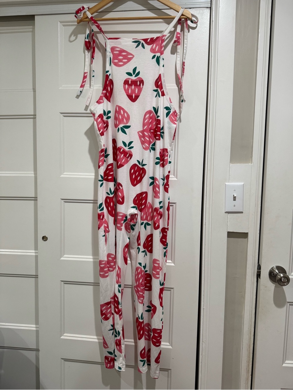 NWOT Temu Women’s Strawberry Romper Overalls - Picture 6 of 7